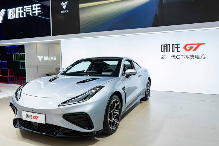 重庆314哪吒汽车在智能汽车领域的表现，领途汽车在新能源汽车市场中的影响力